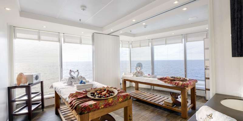 MASSAGES & TREATMENTS