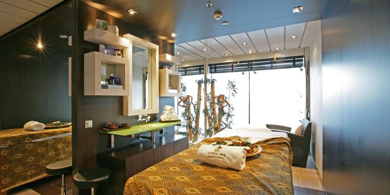 MASSAGES & TREATMENTS