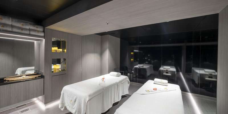 MASSAGES & TREATMENTS