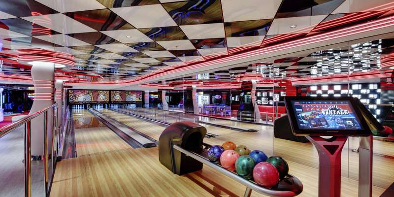 ARCADE GAMES & BOWLING