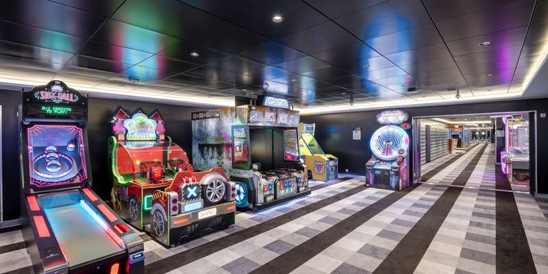 虚拟游戏街机&保龄球館