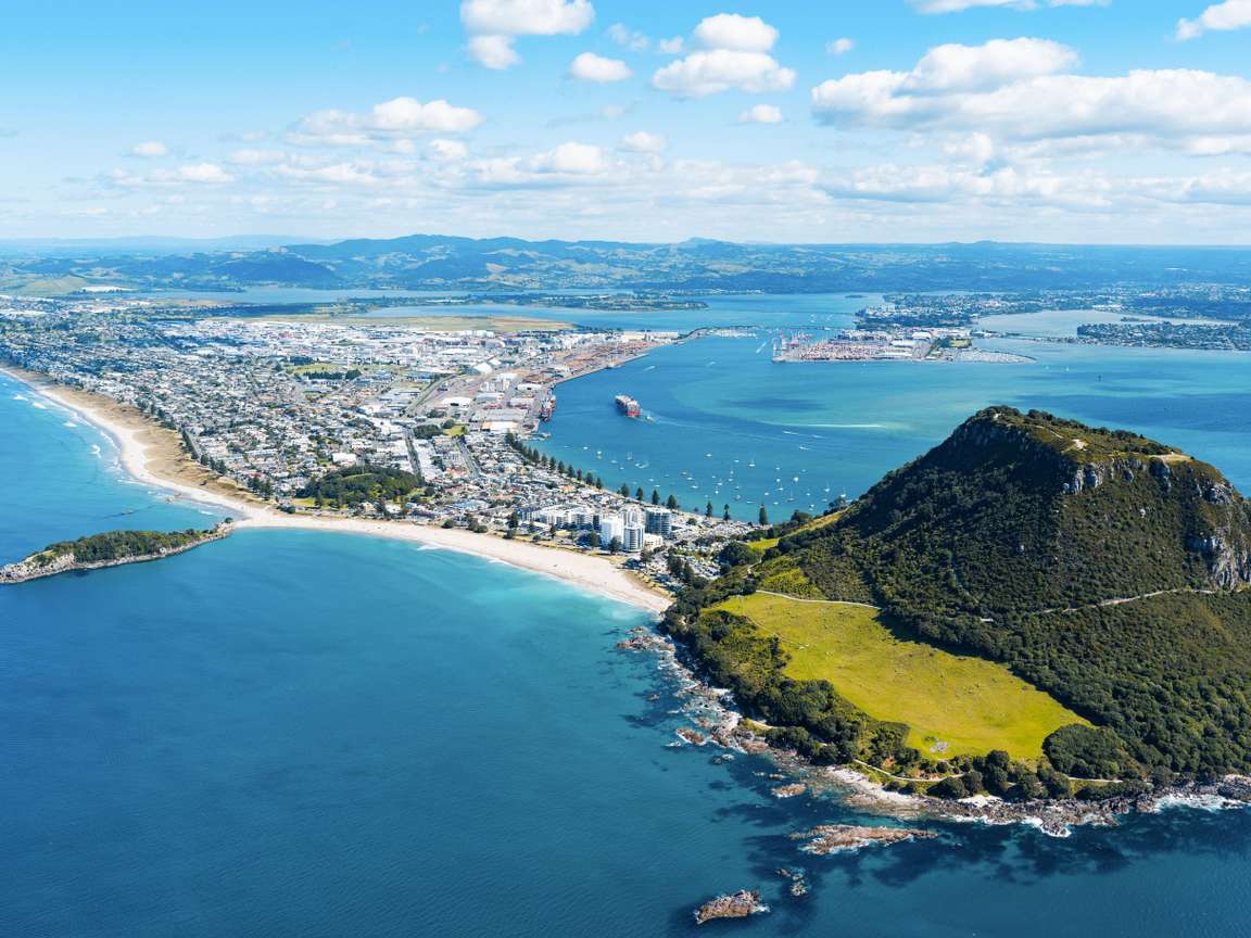 25-Day Oceania and Hawaiian Islands Cruise aboard CROWN PRINCESS