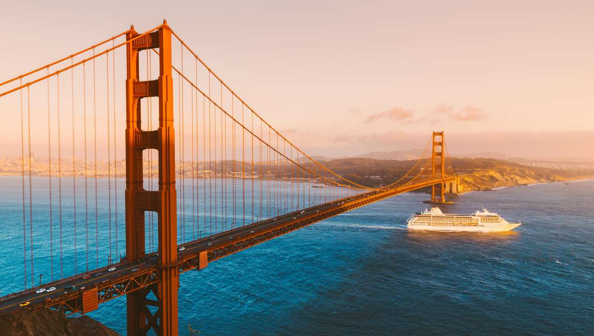 17-Day Cruise to the Hawaiian Islands and Central America aboard the RUBY PRINCESS